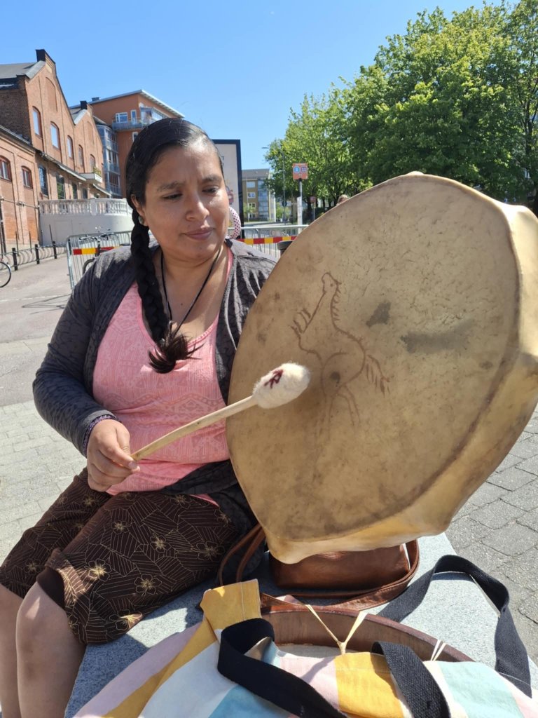 Helhetsmässa i Karlstad Zeldi trummar utanför