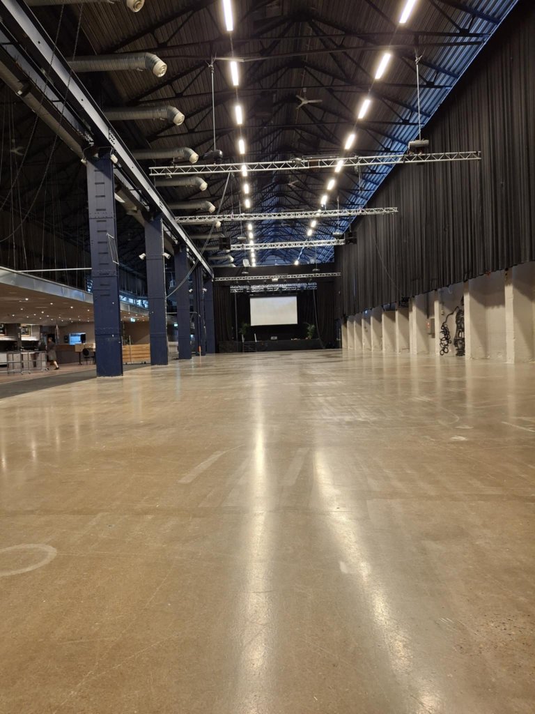 Helhetsmässa i Karlstad stora scenen från lokalen