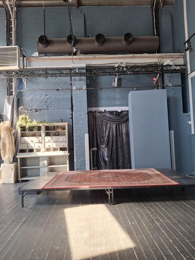 Helhetsmässa i Karlstad Bar Teatral mot podie